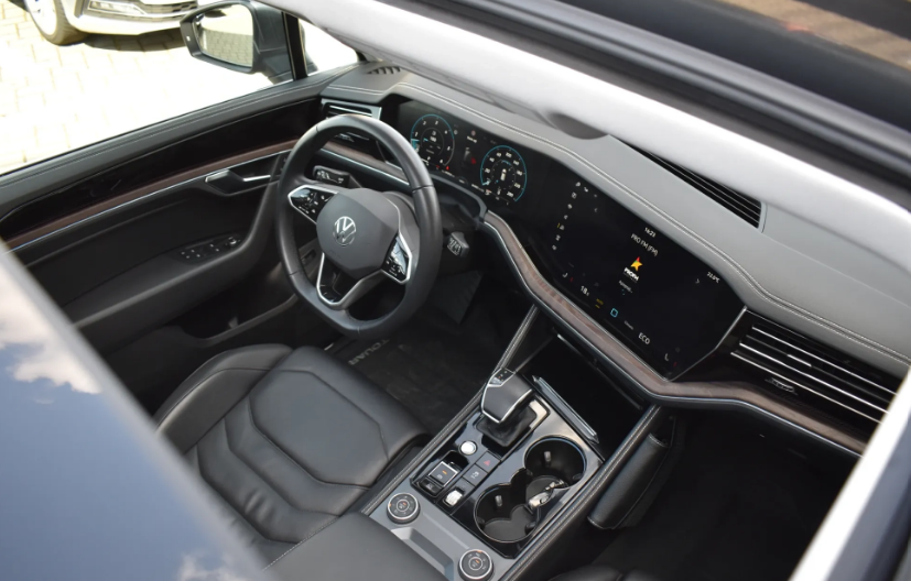 Volkswagen Touareg V6 TDI 4MOTION Elegance — foto 5