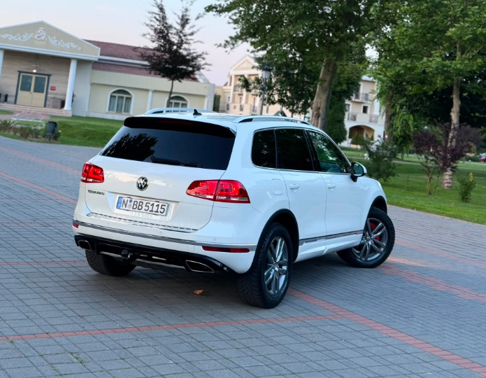 Volkswagen Touareg 3.0 V6 TDI Blue Motion DPF Automatik — foto 4