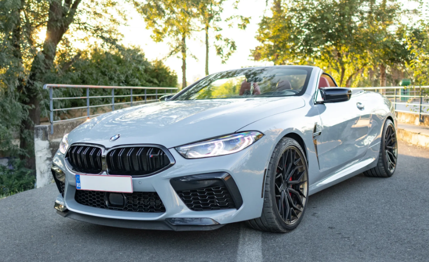 BMW M8 AT
