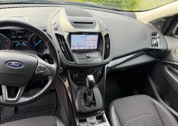 Ford Kuga 2.0 TDCi 4WD Powershift Titanium — foto 3