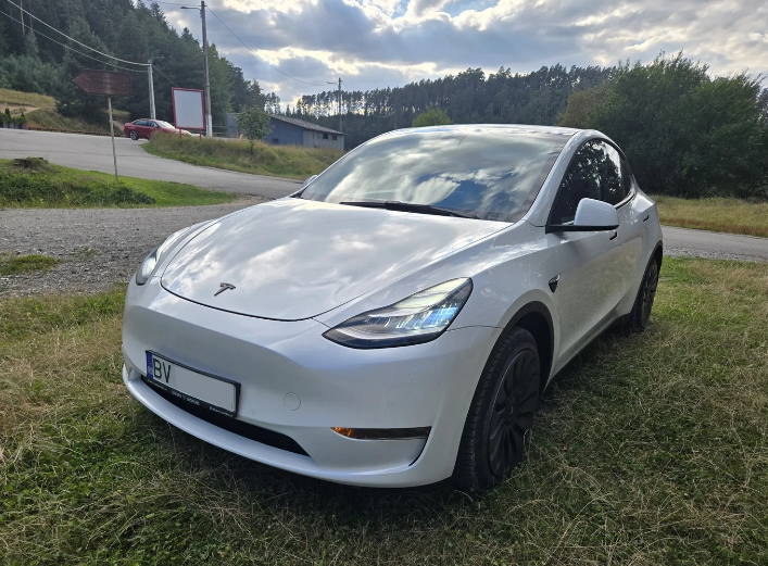 Tesla Model Y — foto 2