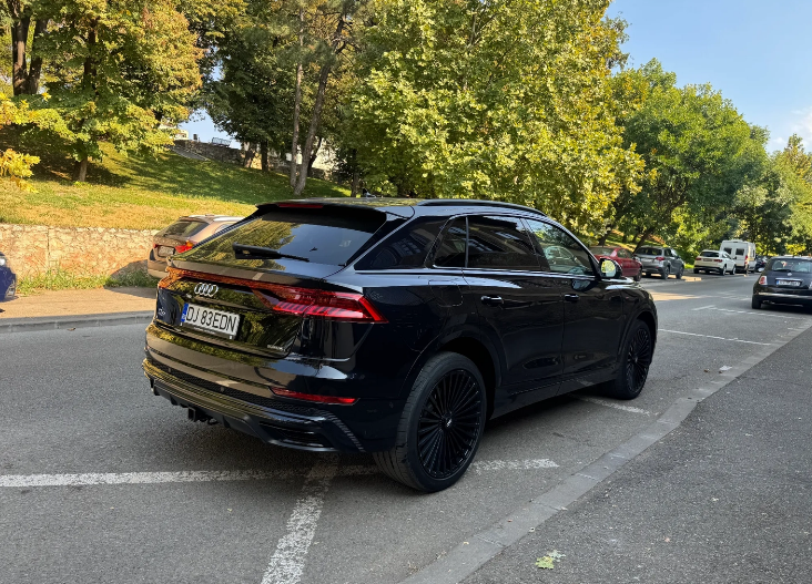 Audi Q8 SUV TFSI quattro 250 kW tiptronic S line business — foto 4