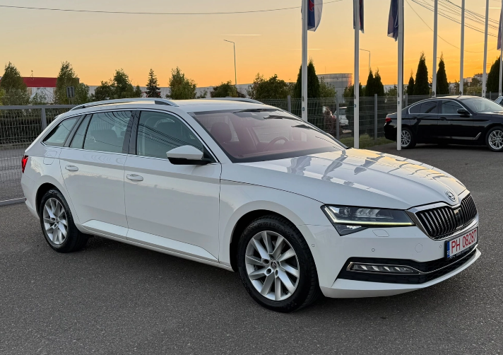 Skoda Superb 2.0 TDI DSG Style — foto 2