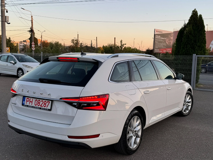 Skoda Superb 2.0 TDI DSG Style — foto 5